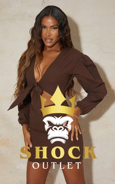 B8E109 BRĄZOWA SUKIENKA Z WIĄZANYM DEKOLTEM PRETTYLITTLETHING XS