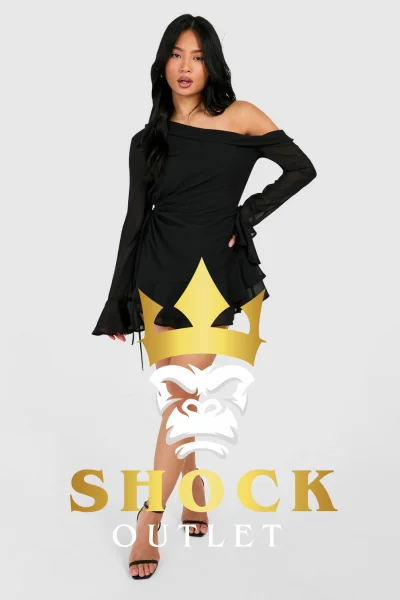 C1C020 CZARNA MINI SUKIENKA PETITE BOOHOO M