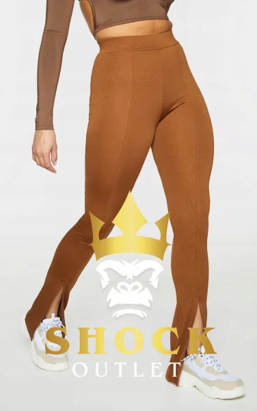 D4E117 BRĄZOWE SPODNIE Z ROZCIĘCIEM NA NOGAWKACH PRETTYLITTLETHING L