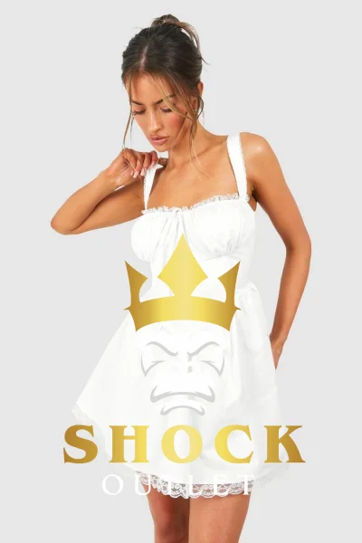 A8E111 BIAŁA SUKIENKA MINI Z SZEROKIMI RAMIĄCZKAMI BOOHOO 3XL