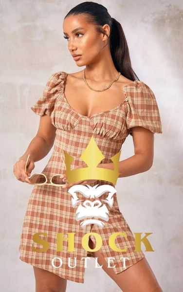 D1A105 BRĄZOWA SUKIENKA W KRATKĘ PRETTYLITTLETHING S